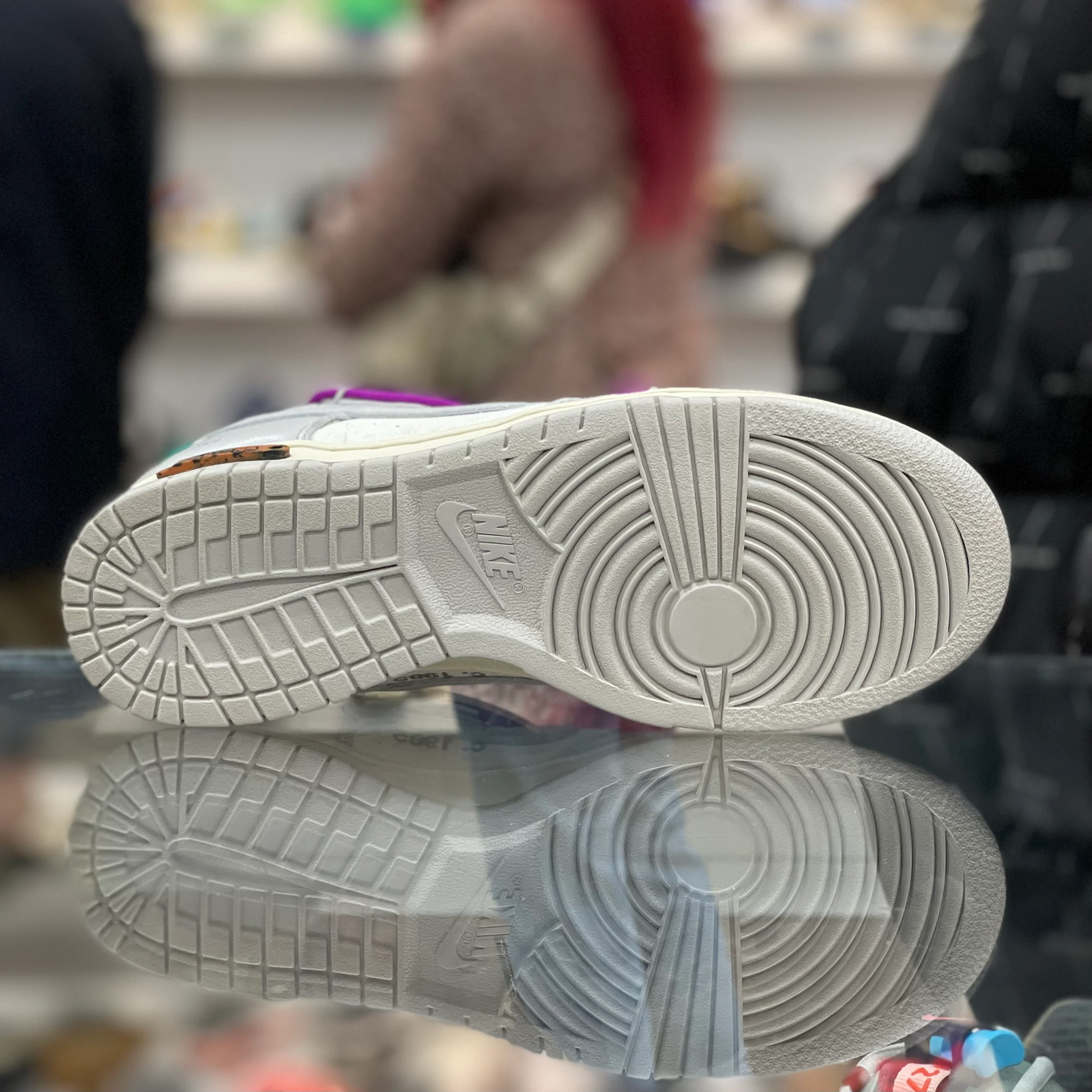 Dunk Low “Off White Lot 28” - Image 4