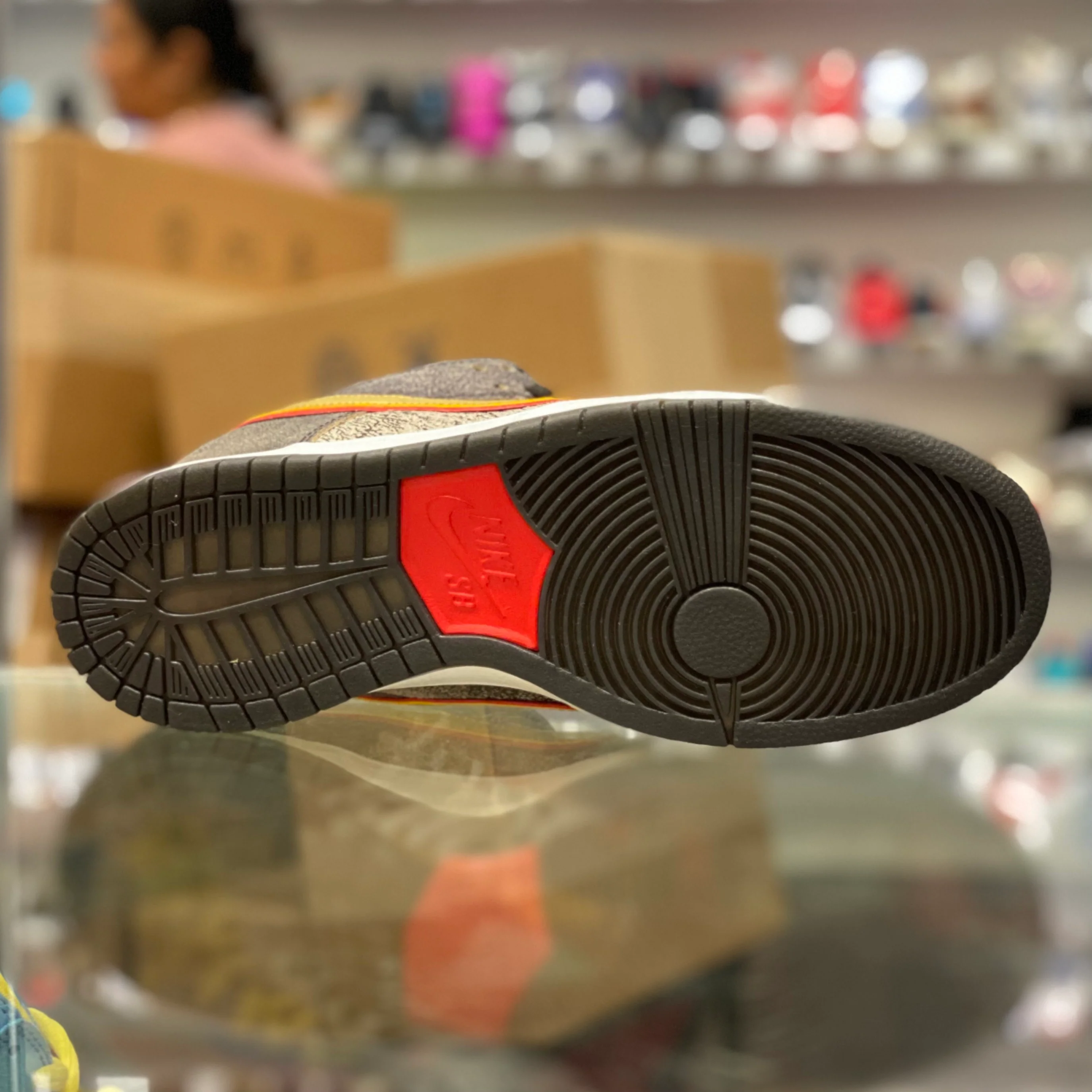 Dunk SB Low “Beijing Metalic” - Image 3